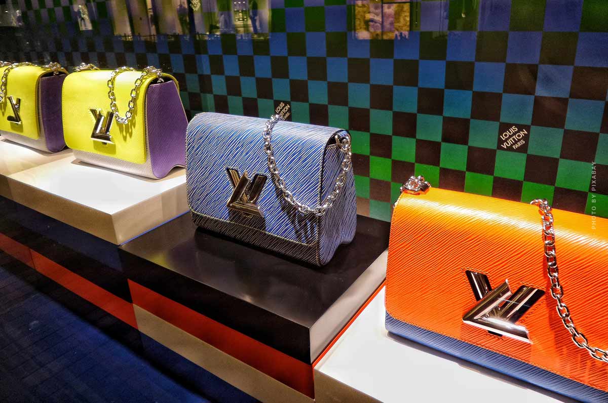 louis-vuitton-bag-handbag-designer-luxury-label-expensive-fashion-women-men-shopping-outfit