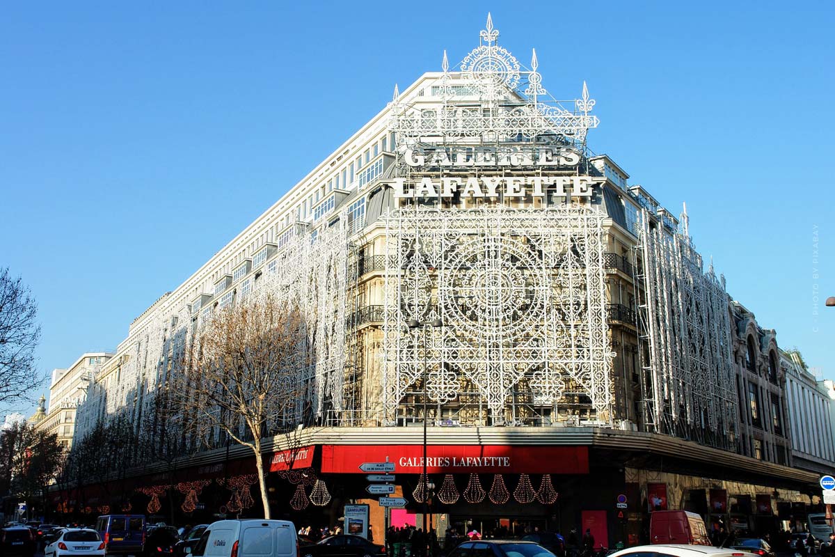 Negozio Di Lusso Di Modo Di Louis Vuitton in Champs-Elysees a