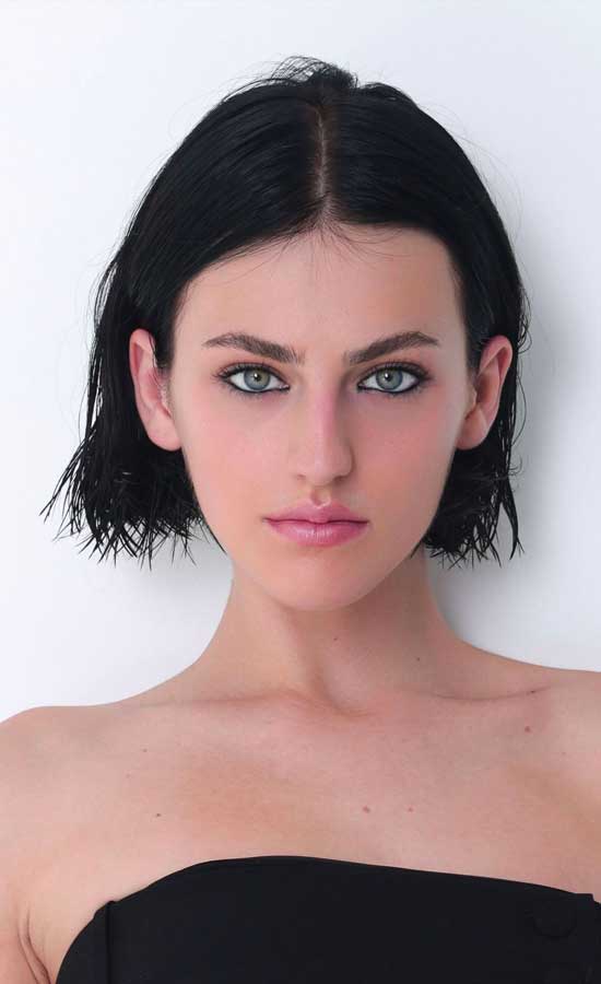 Ariane Jung<br /><span class="model-data-overview">EU 176cm | US 5′ 9”</span>